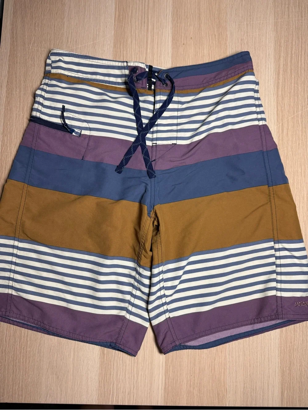 Patagonia Men's Wavefarer Striped Board Shorts sz 29